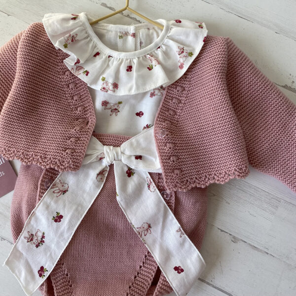 Chaqueta con blusa de conejitos y cubrepañal - Imagen 2