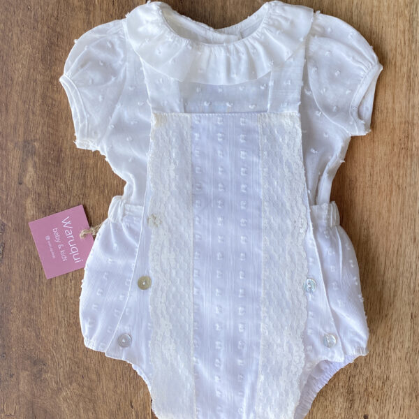 Ranita con encaje marfil y blusa