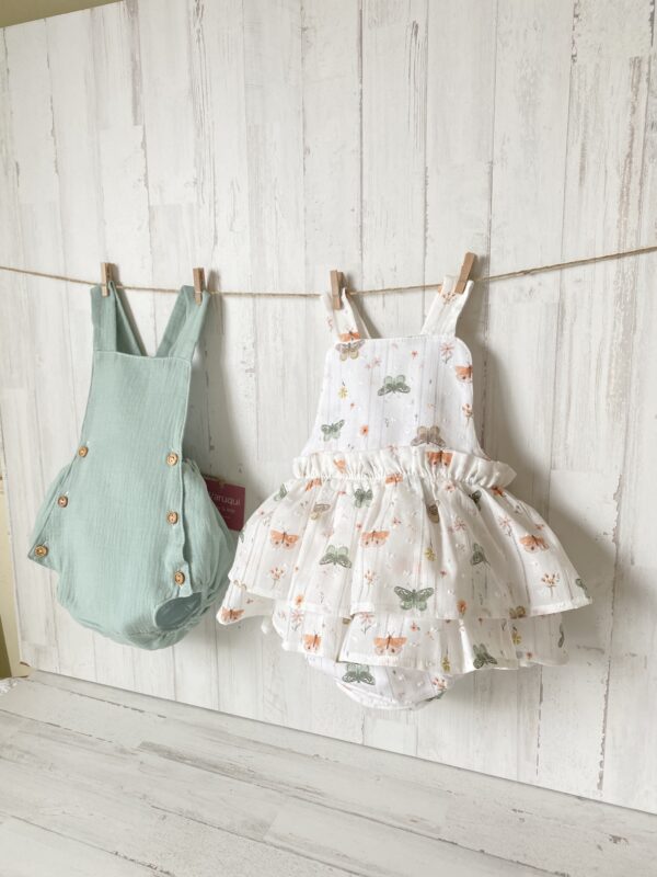 Faldita peto estampado mariposas - Imagen 4