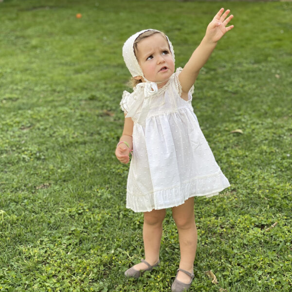 Vestido encaje con capota y cubrepañal - Imagen 2